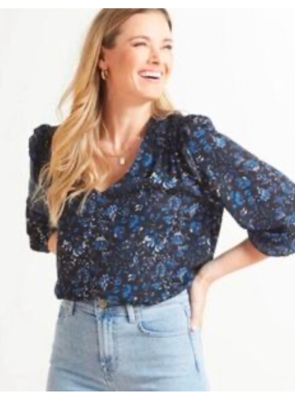 Ryan and Roan Evereve Floral 3/4 Sleeve Vneck Blouse Top Flowy Ruffle